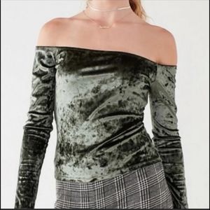 ✨50% OFF✨ NWT Urban Outfitters green velvet top